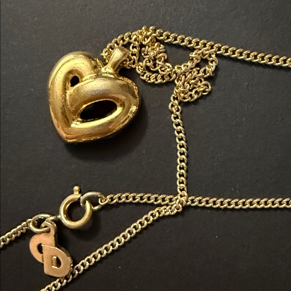 Christian Dior (Quiet Luxury) Vintage Gold Heart Necklace; Stunning Piece! - Picture 3 of 14